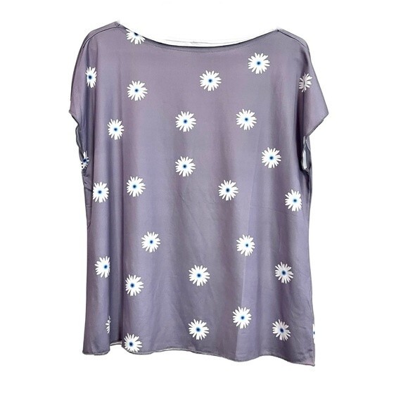 Gray Daisy print floral top size medium - Picture 2 of 4
